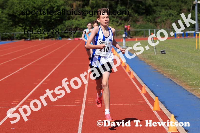 Boys under-15s 800 metres, 2025 North Eastern Track and Field Champs., Shildon, County Durham. Photo: David T. Hewitson/Sports for All Pics